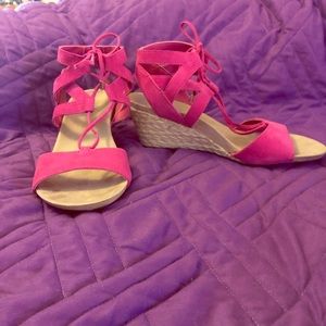 NWOT vionic suede heels